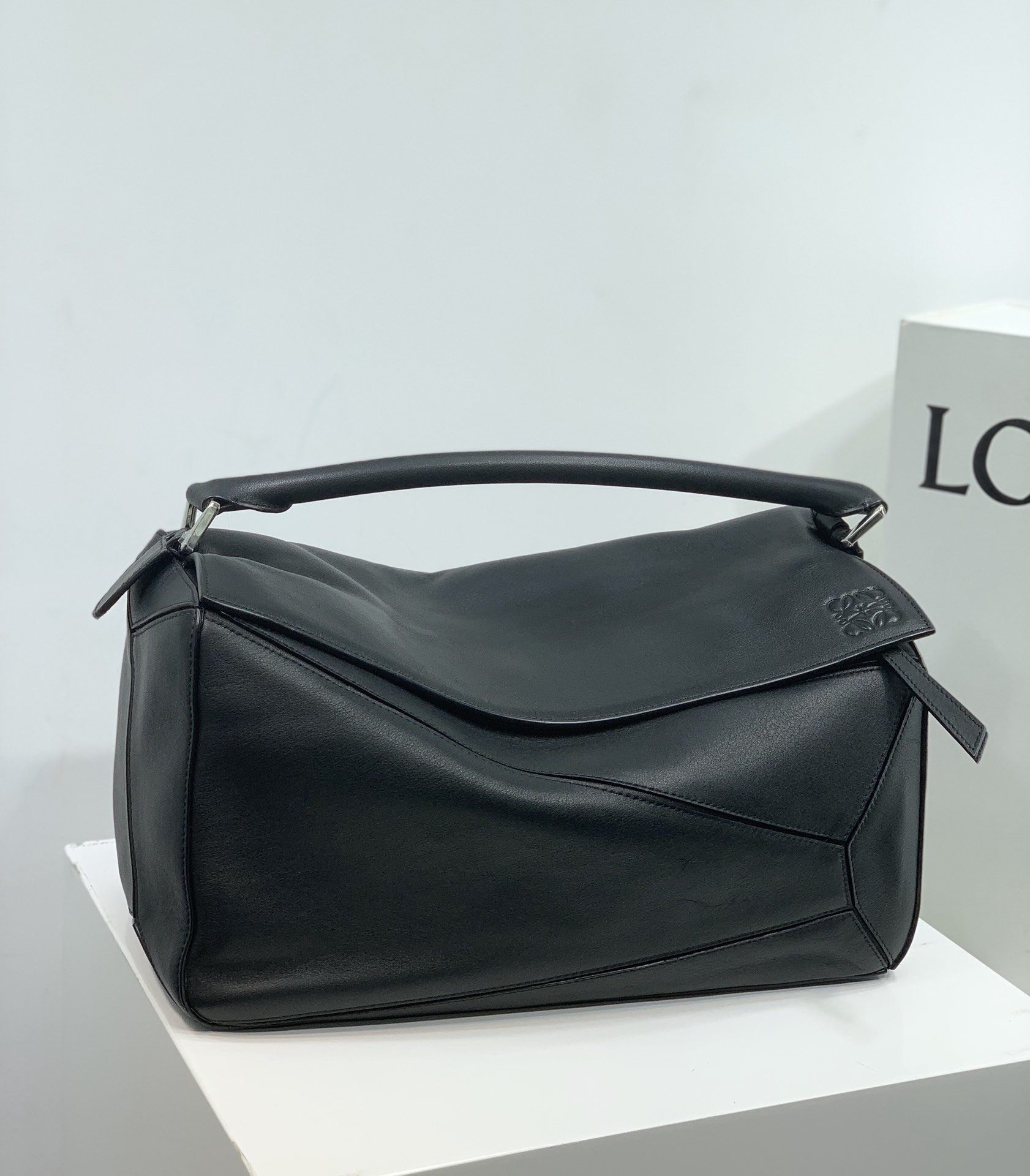 Loewe Large Puzzle Bag in Classic Calfskin Black